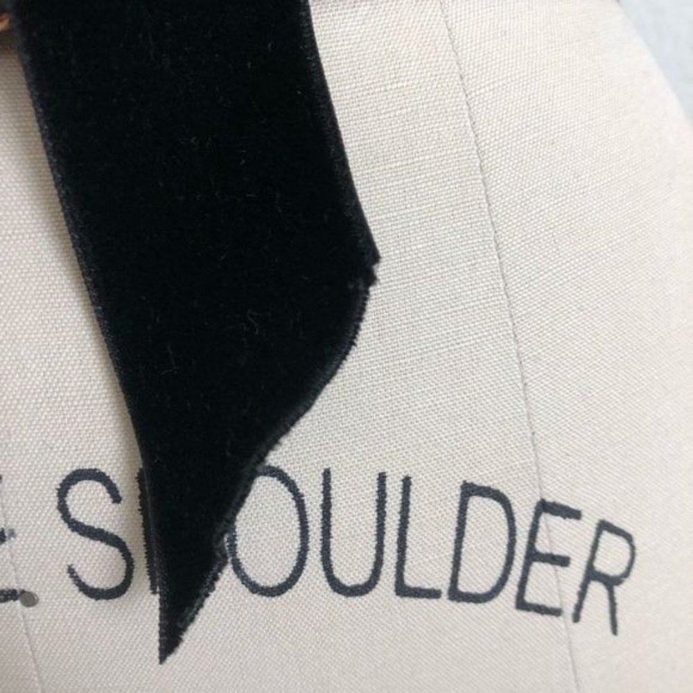 Louis Vuitton Velvet Leather Backed Branded Logo Buckle Belt - Picture 8 of 11